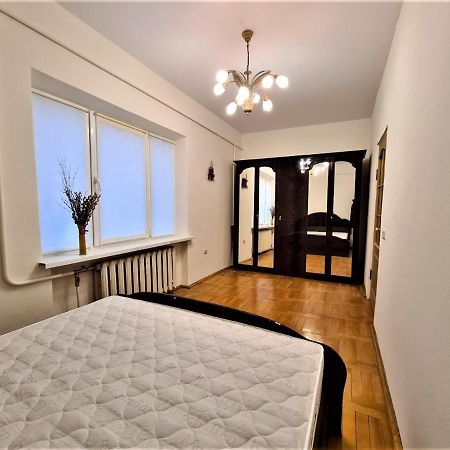 82-Avenue Apartment Tsjernivtsi Eksteriør bilde