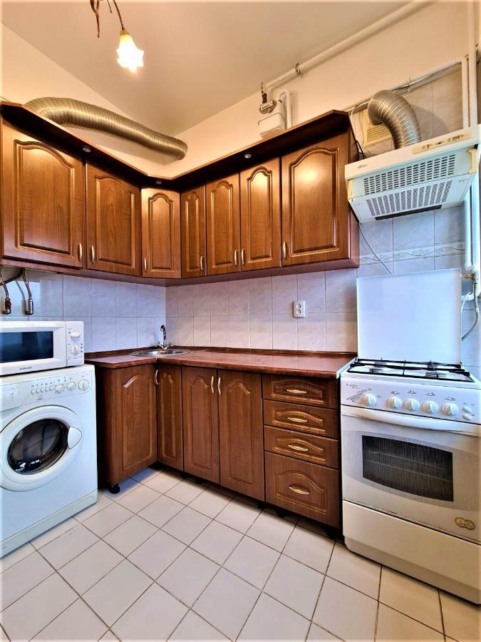 82-Avenue Apartment Tsjernivtsi Eksteriør bilde