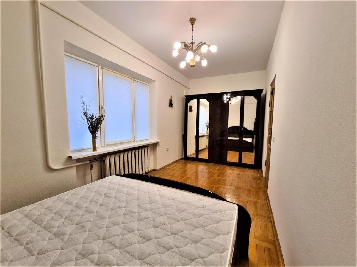 82-Avenue Apartment Tsjernivtsi Eksteriør bilde
